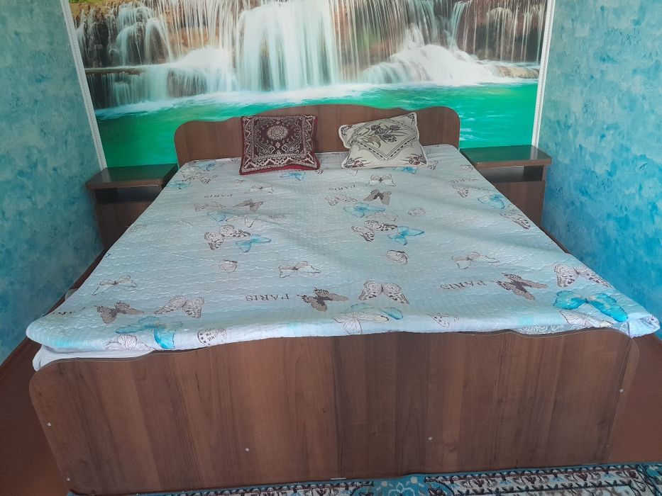 Кровать двухспальная.