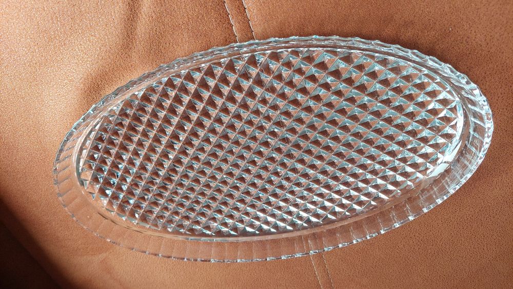 Tava servire cristal cu model diamant