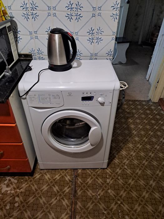 Продам стиральную машину индезит