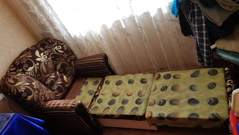 Угловой диван и кресло