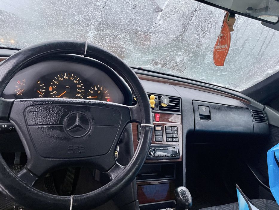 Mercedes w202 c180 1994 fara rugina