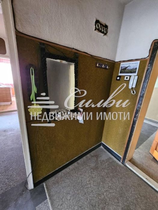 Продава се Двустаен апартамент в Шумен, 5-ти полк - 55 кв.м за 594 €/кв.м - Снимка #1