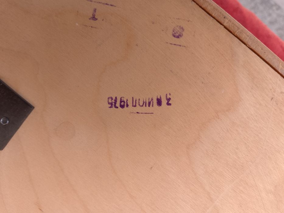 Соат 1975 йил ишлейди