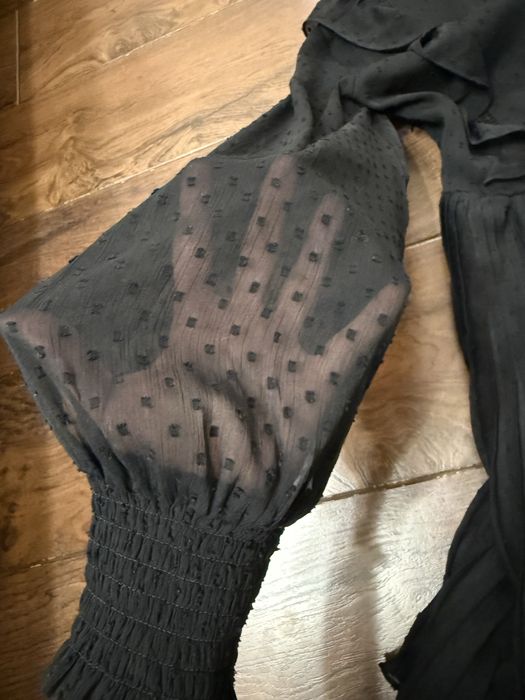 Малка черна рокля от шифон от полиестер, с вградени панталонки, М