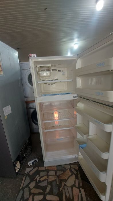 Холодилник сотилади