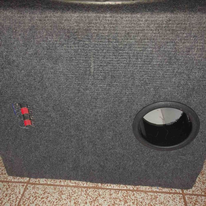 Суббуфер Riot of Bass 400W с кутия (бас каса)