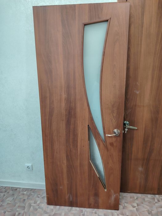Продам межкомнатную дверь размер 90см