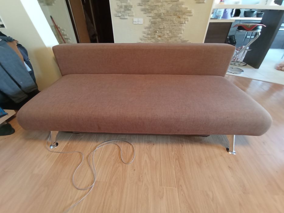 Диван коричневый