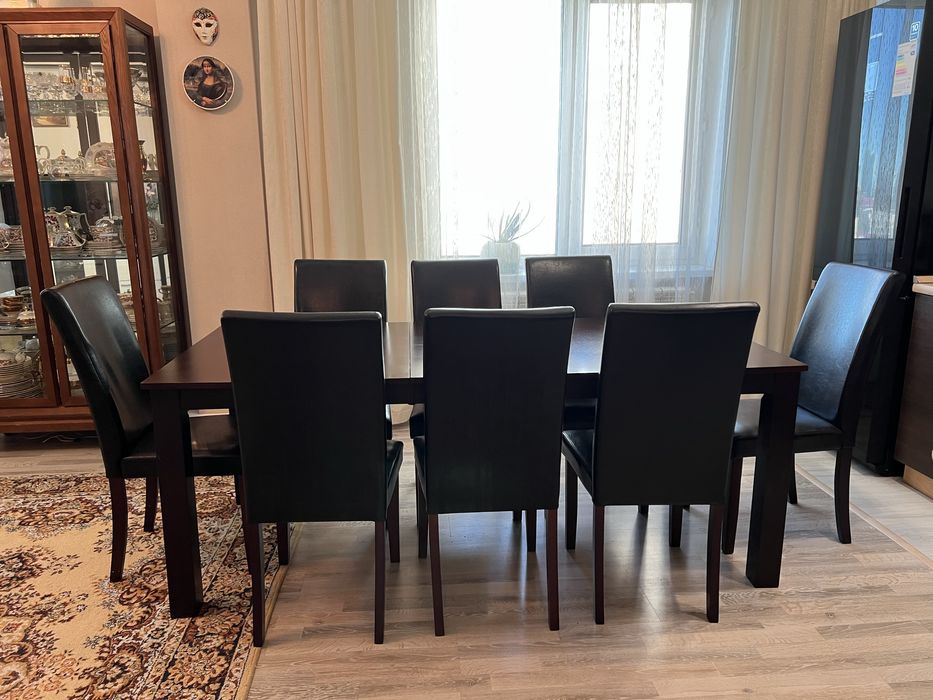 Продаются стол и стулья