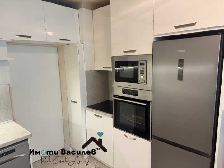 Продава се Тристаен апартамент в София, Център - 67 кв.м за 1896 €/кв.м - Снимка #2