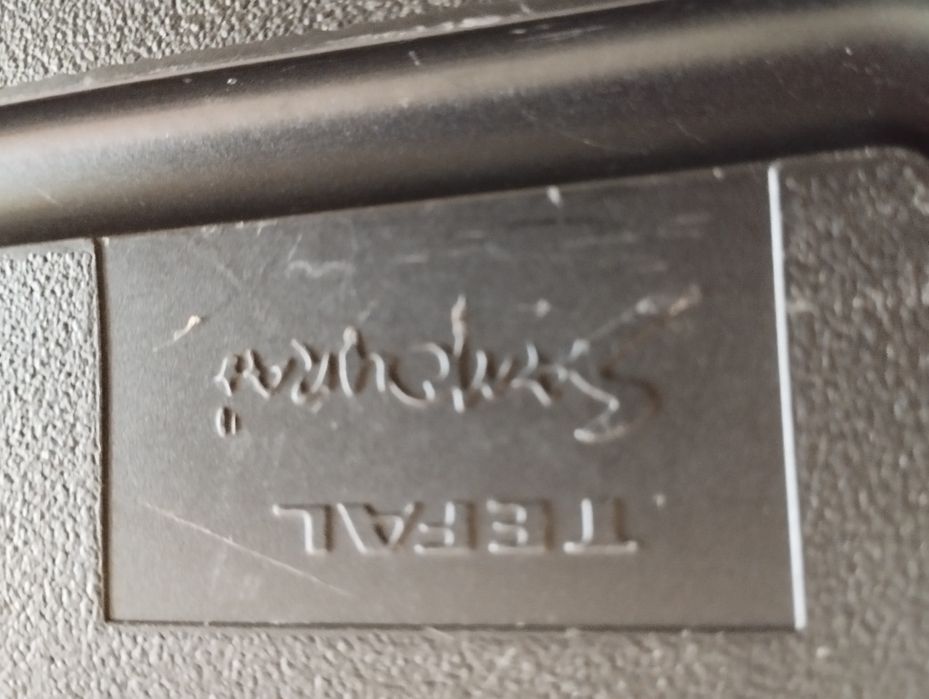 Дъска за рязане с вградено точило за ножове