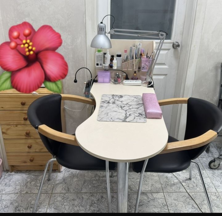 Срочно Маникюрный стол стуля продам