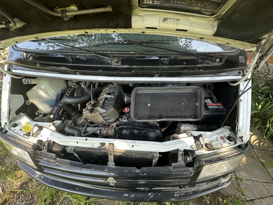 Бус Renault Trafic