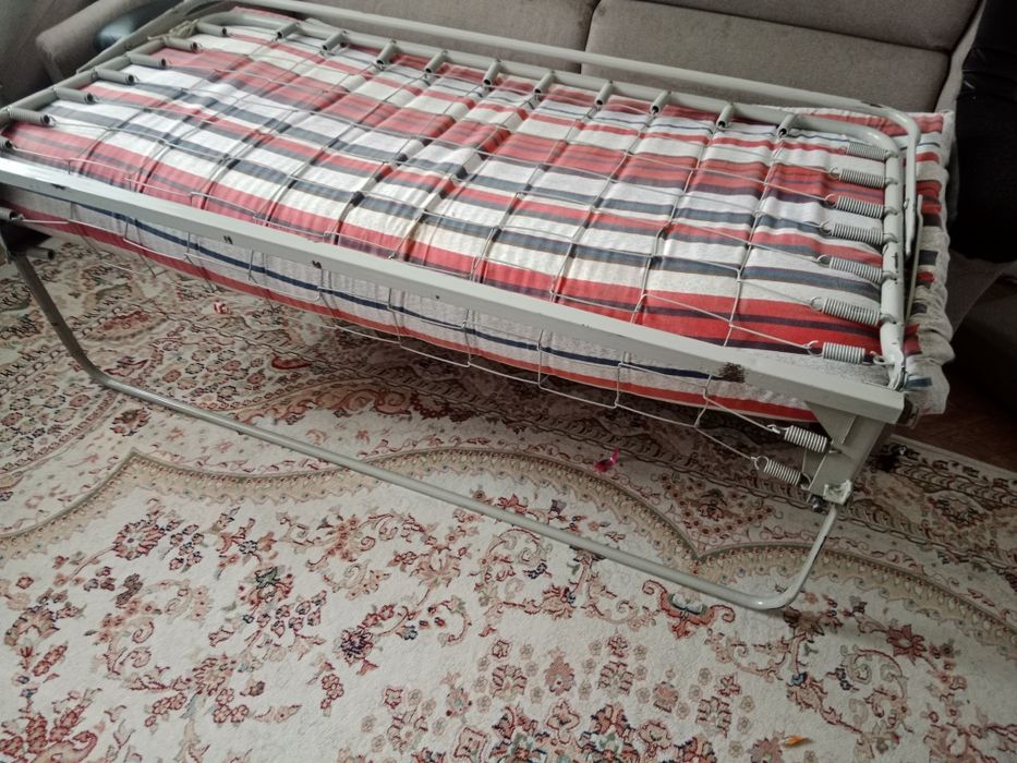 Срочно продам диван