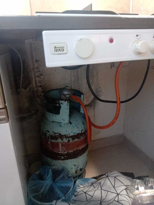 Печка за вграждане +турестически газ.котлон с бутилка .