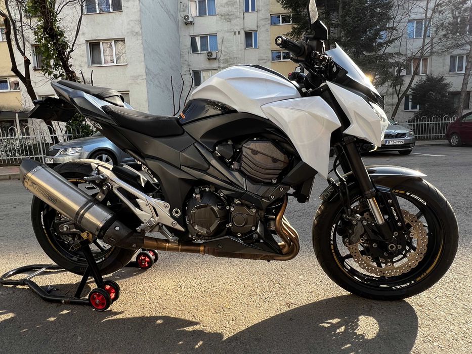 Kawasaki Z800 ABS | Akrapovic | Pirelli Diablo Rosso II