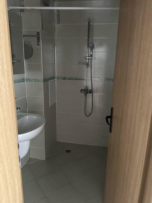 Тристаен, под наем, Център