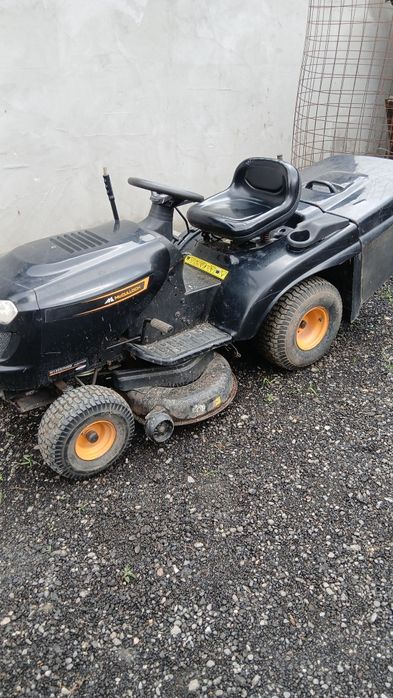 Tund iarba cu tractoras
