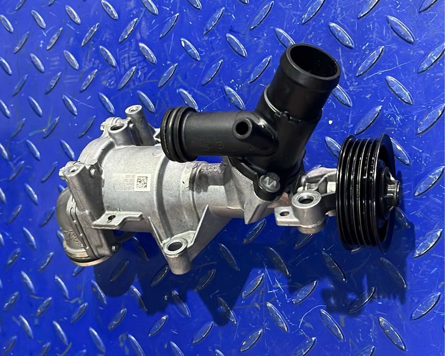 Pompa de apa Mercedes Benz A2602001100