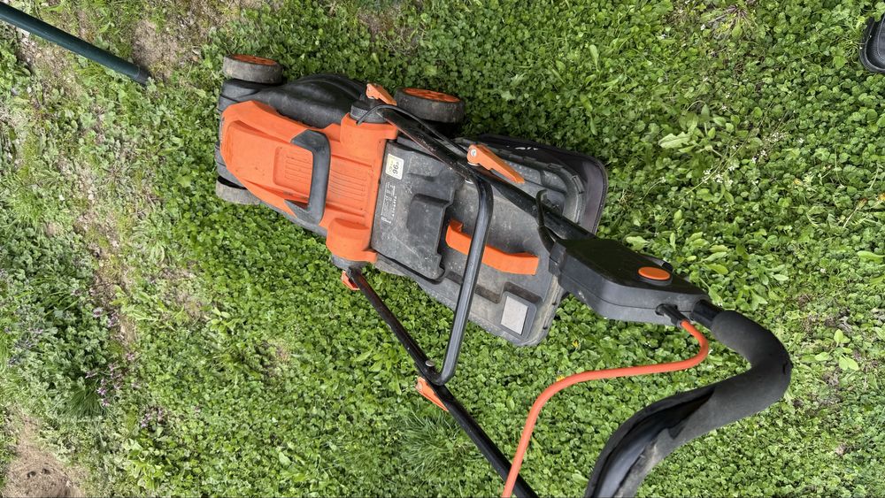 Masina de tuns iarba