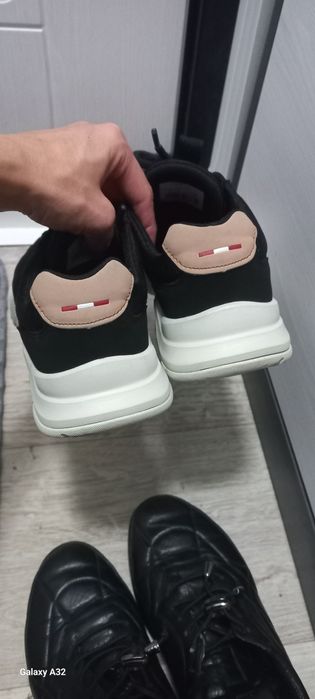 Кроссовки женские