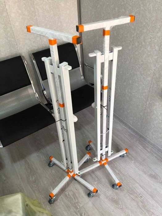 Кварцевая бактерицидная лампа в штативе