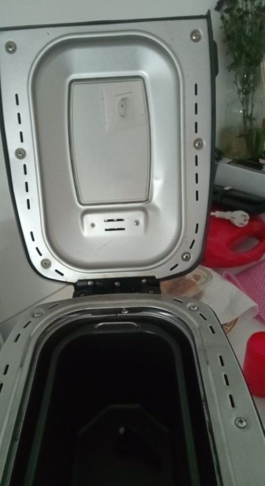 Mașină de făcut pâine , dulciuri.