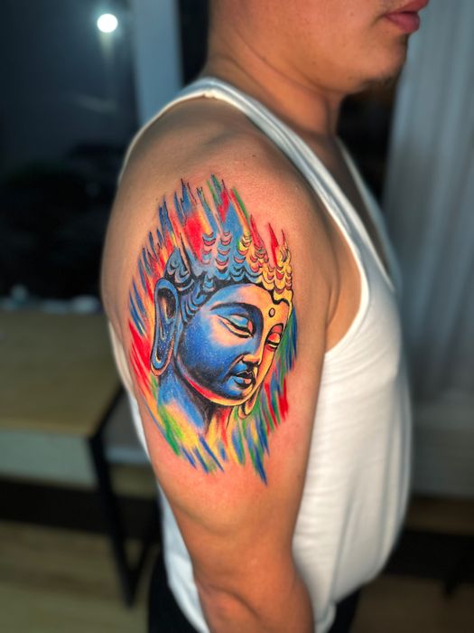 Tattoo artist and piercing expert