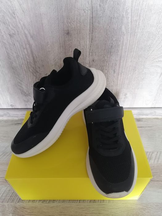 Кроссовки детские