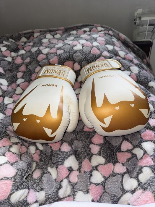 Боксерские перчатки