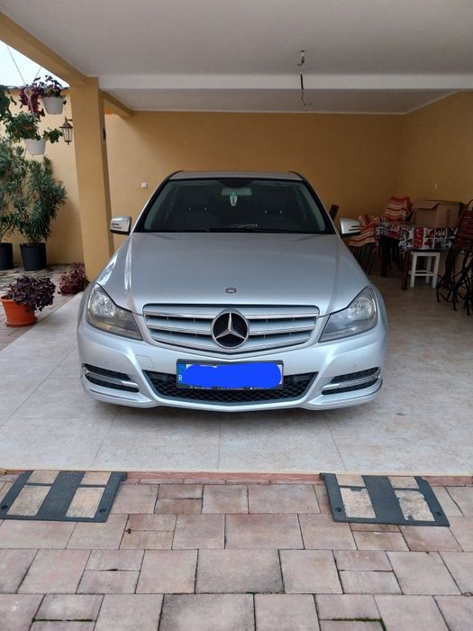 Vând Mercedes C class 220