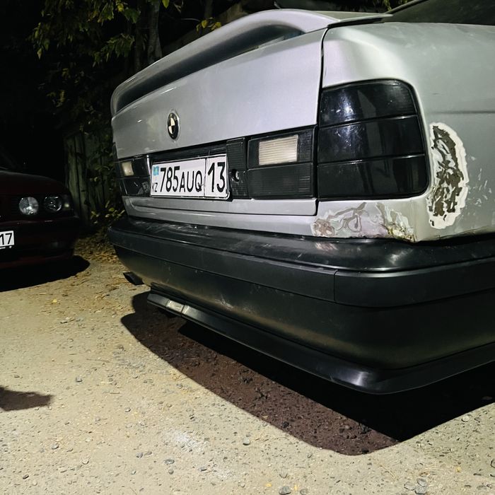 Задний М-тех бампер пластик на bmw e34