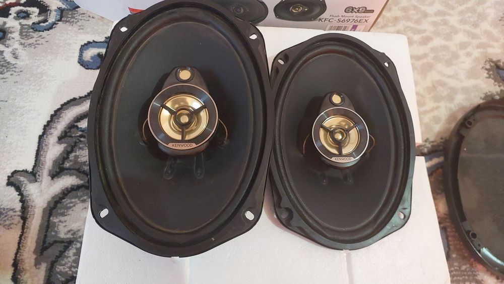 Kenwood kalonka sotiladi usilitili bn birga
