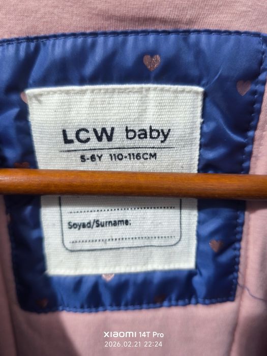 Продам весеннюю курточку для девочки