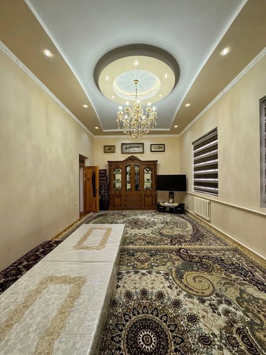 Guliston shaxar ,4 mavzeda joylashgan 10 sotix yer matdoniga ega hovli