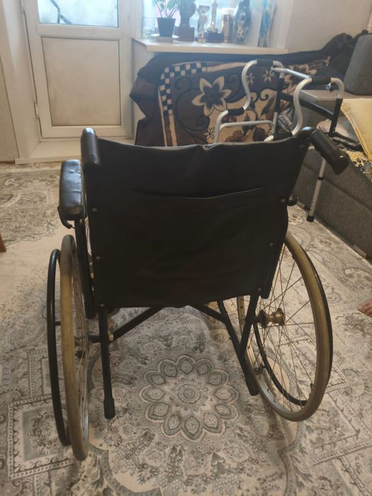 Продам инвалидную коляску