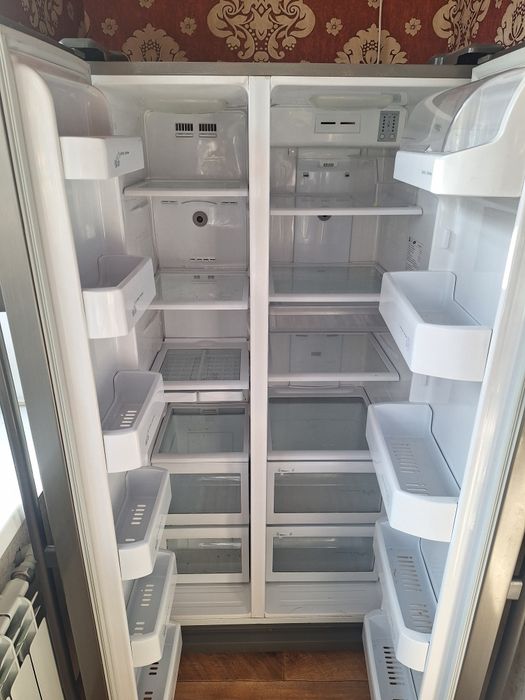 Продам 2х камерный холодильник Samsung