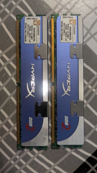 2x Kingston HyperX DDR2 800MHz = 4GB
