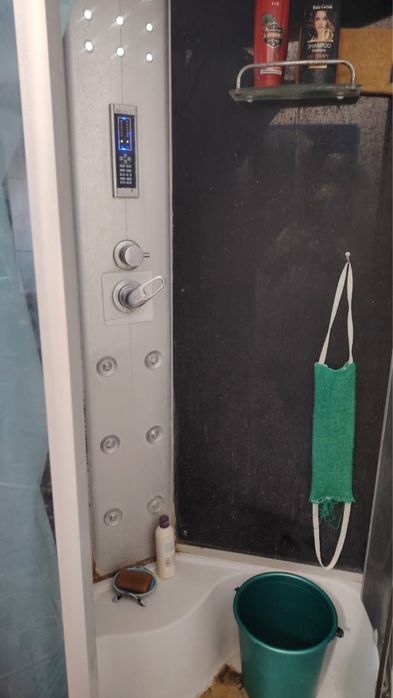 Душевая кабинка .