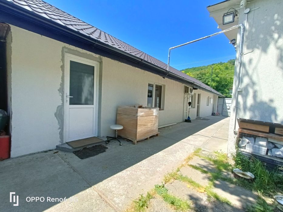 Vand casa cu 3 camere