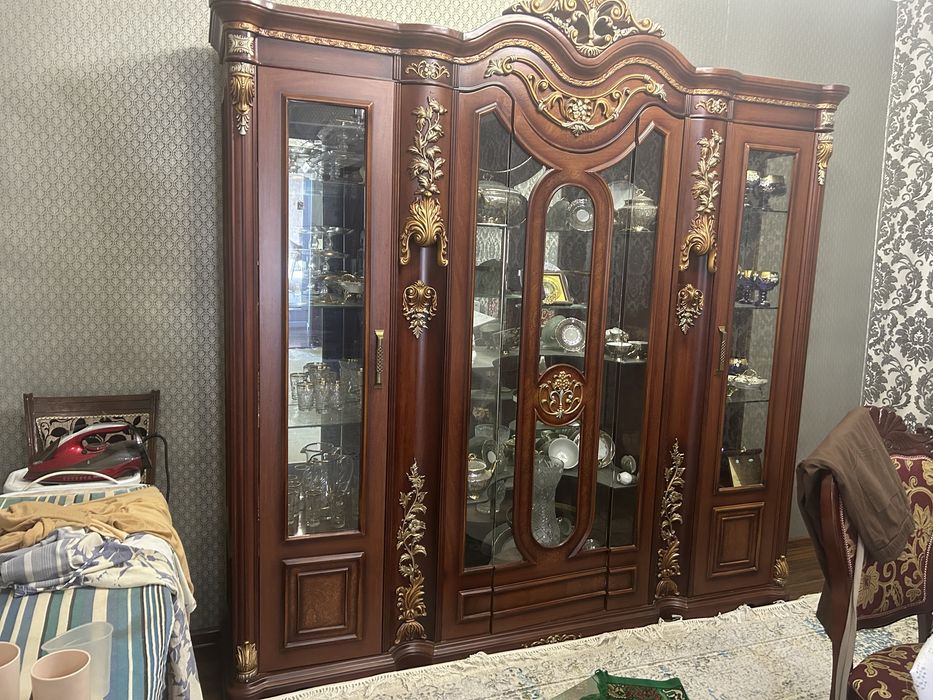 Стол стул,сервант,камод