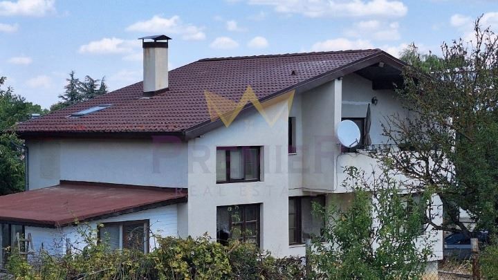 Продава се Къща в с. Яребична, Област Варна - 200 кв.м за 740 €/кв.м - Снимка #2