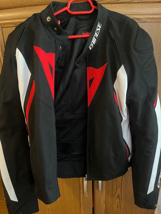 Vând geaca moto dainese