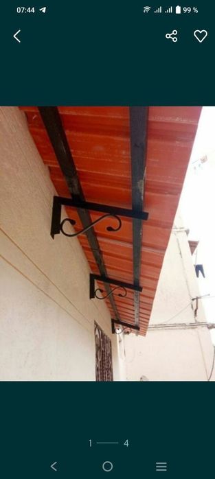 козырьки над окнами и ролики для белья