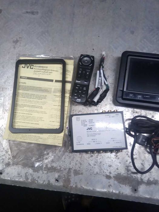Продам монитор автомобильный JVC