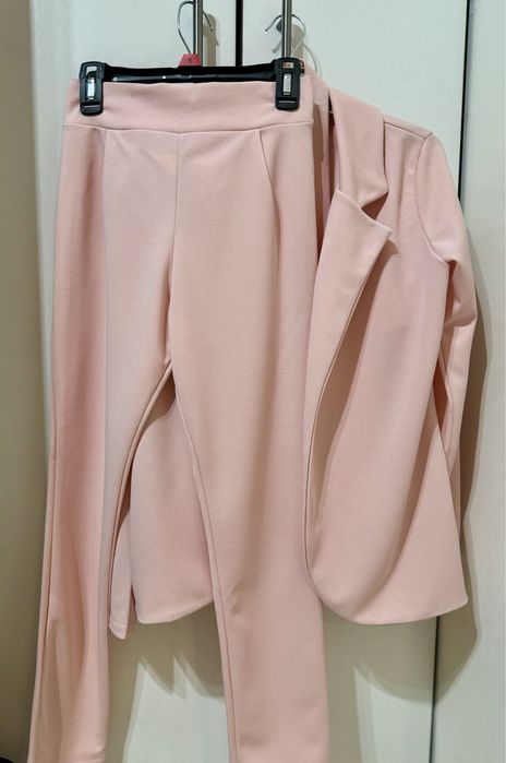 Елегантно костюмче за момиче от три части