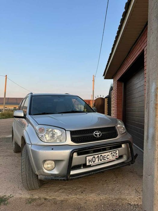 Машина тайота раф4 4