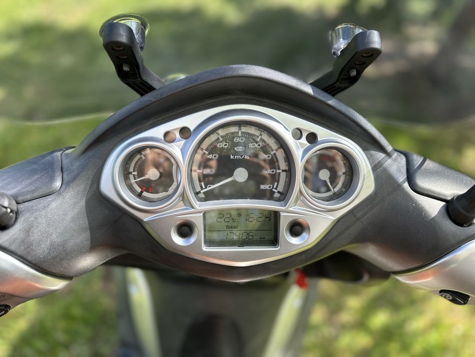 Скутер YAMAHA Xcity 250 кубика