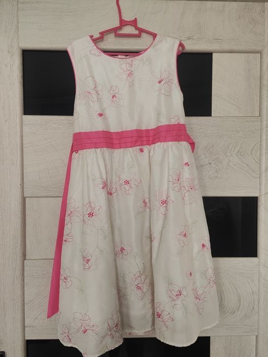 Продам платья для девочки 8-10 лет