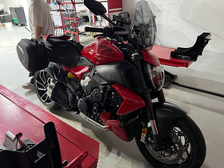 Ducati Diavel V4